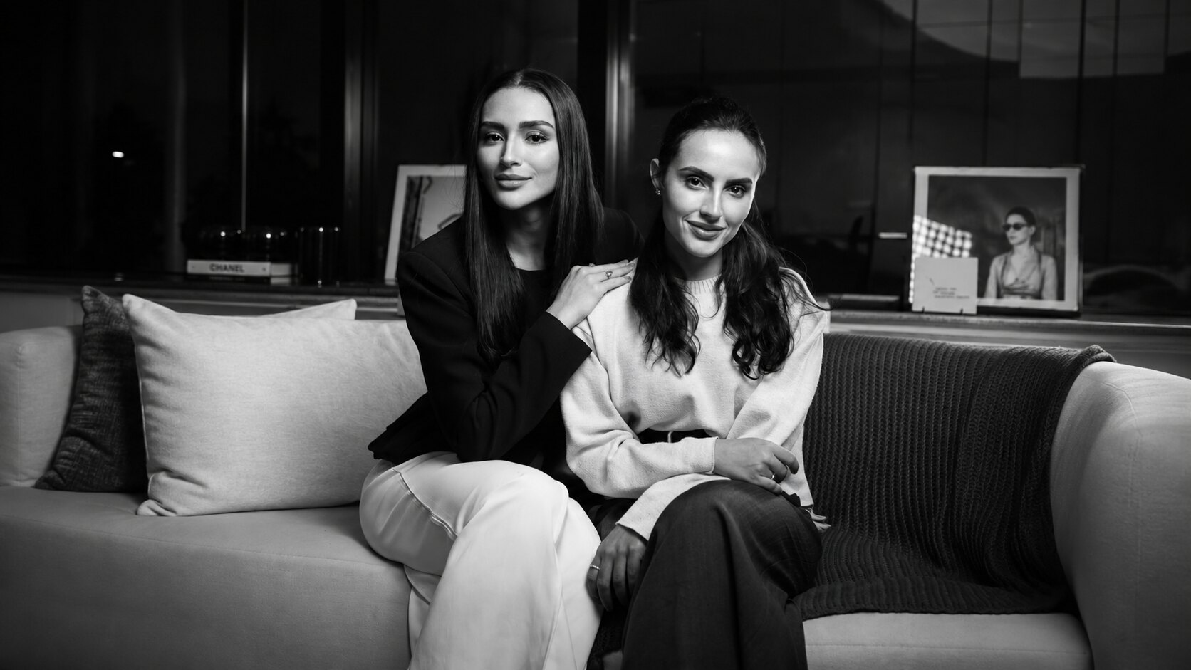 Larissa Costa e Anna Beatriz Monteiro, sócias da Evolve, em retrato editorial preto e branco