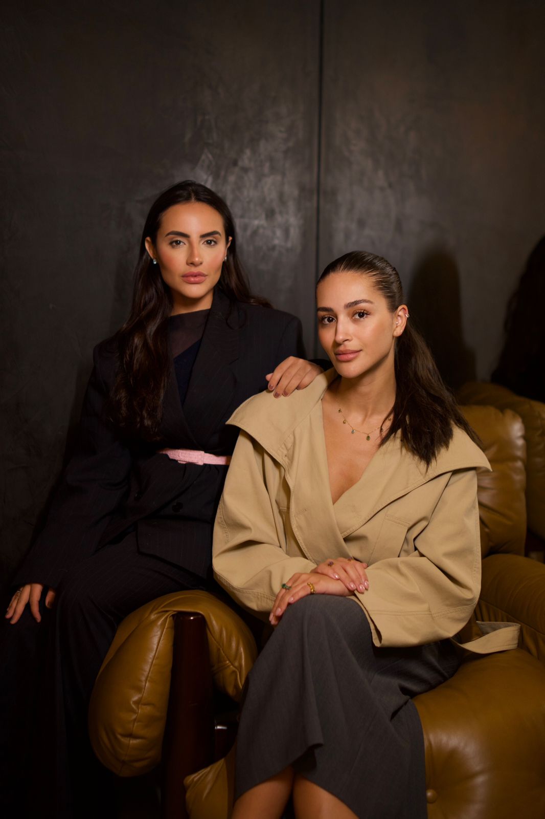 Anna Beatriz Monteiro e Larissa Costa, fundadoras da Evolve Comunicação, em retrato editorial
